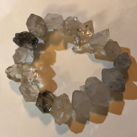 Jewelry - GENUINE QUARTZ STRETCH BRACELET